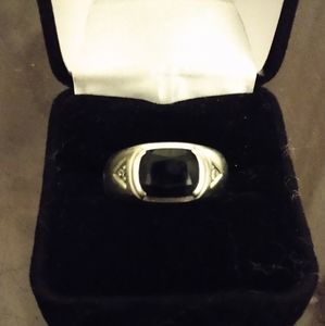 Men's 10kt white gold, black onyx, diamond ring